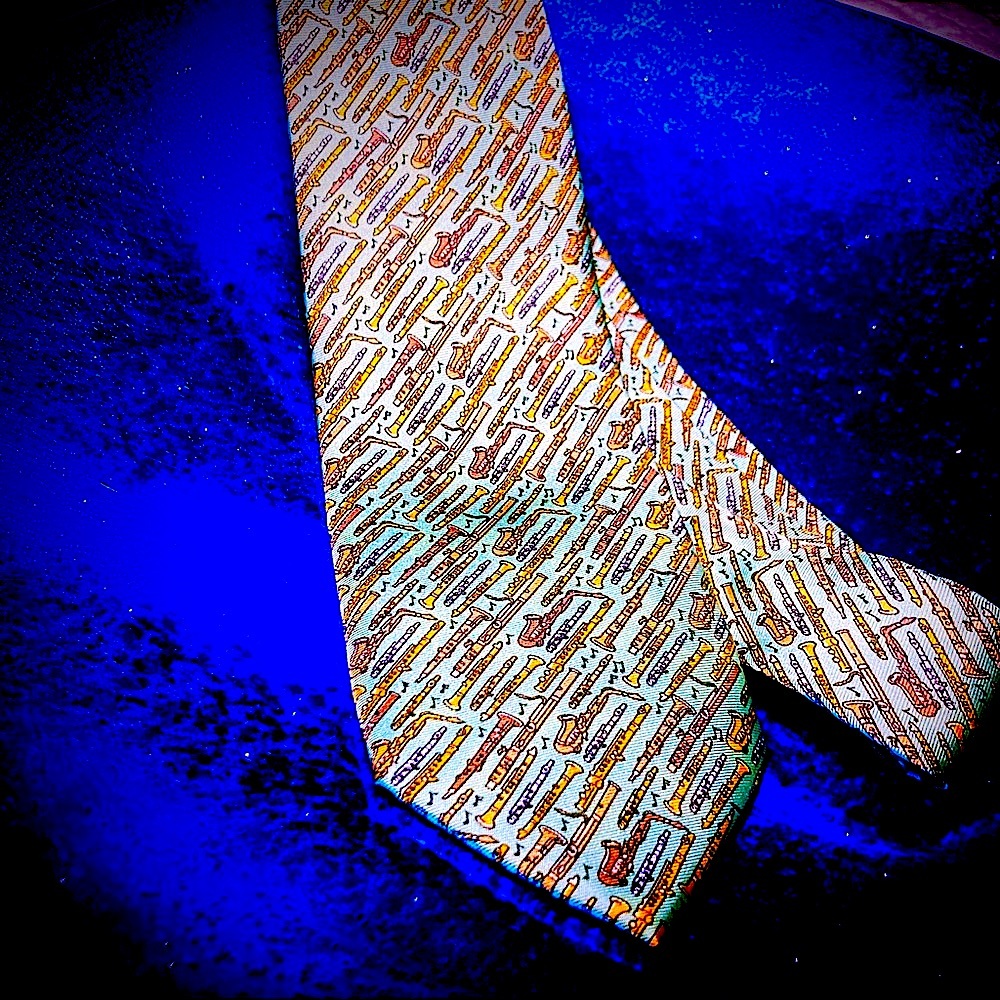 Alynn neck tie